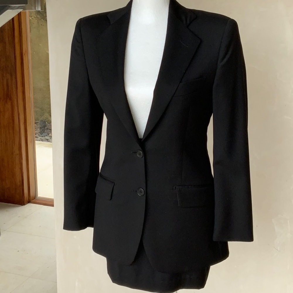 Classic Black Women's Blazer - Picture 2 of 10